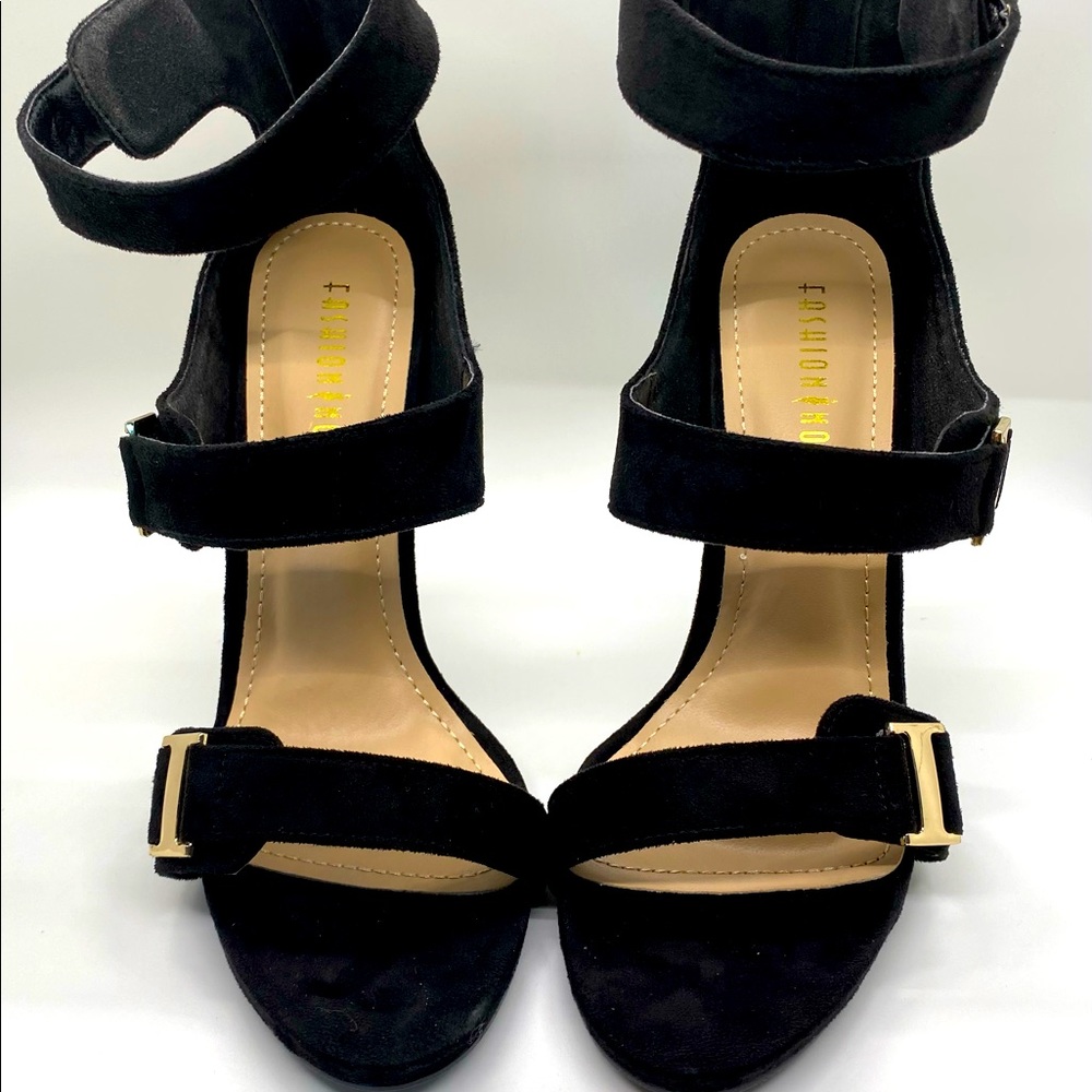 FASHION NOVA Sandals